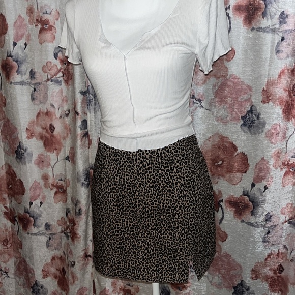 GARAGE Leopard Cheetah Print Women's Mini Skirt - Picture 4 of 15